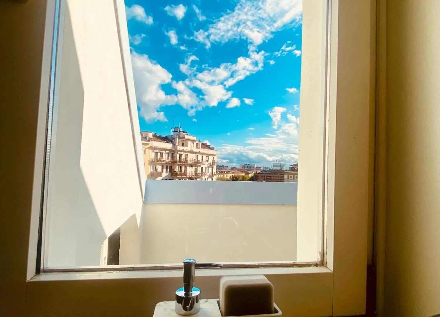 Charming Attico Vista Duomo Apartment Milan